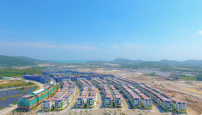 Hòa Bình bàn giao block E, F Phân khu Rosada Meyhomes Capital Phú Quốc đúng tiến độ