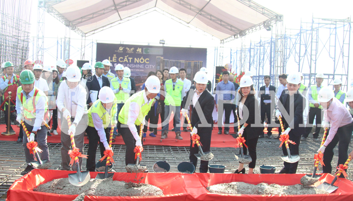 Cất nóc công trình Sunshine City vượt tiến độ 21 ngày