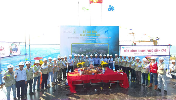 Tập đoàn Xây dựng Hòa Bình cất nóc công trình Khách sạn Sky Villa Phú Quốc