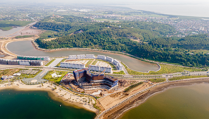 Cất nóc Khu vực cổng chính công viên nước – Khu Du lịch Quốc tế Đồi Rồng đúng tiến độ