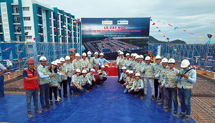 Hòa Bình cất nóc Dự án Phố thương mại – Gateway