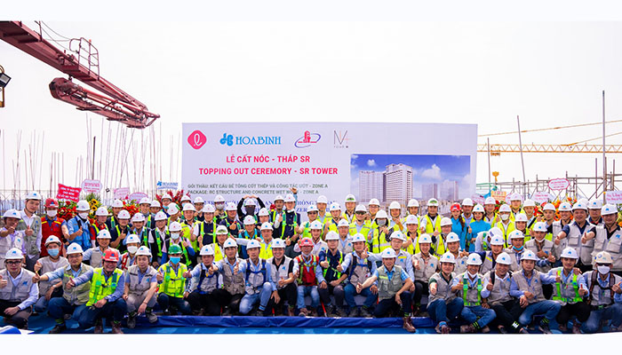 Hòa Bình vui mừng cất nóc dự án Lotte Mall Hà Nội – Tháp SR và chào đón 1,7 triệu giờ an toàn