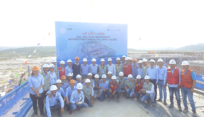Tập đoàn Xây dựng Hòa Bình cất nóc công trình Water Front Phú Quốc
