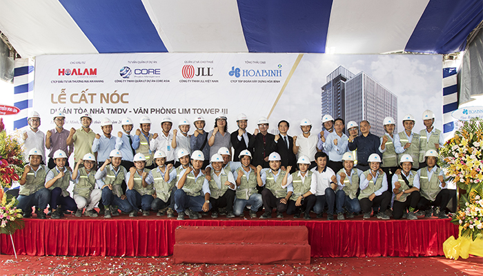 Tập đoàn Xây dựng Hòa Bình cất nóc công trình Lim Tower 3 vượt tiến độ 22 ngày