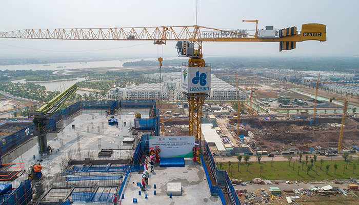 Cất nóc Tòa S6.01 VinHome Grand Park vượt tiến độ