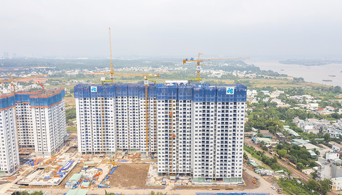 Hòa Bình cất nóc vượt tiến độ dự án VinHomes Grand Park Phân khu 3