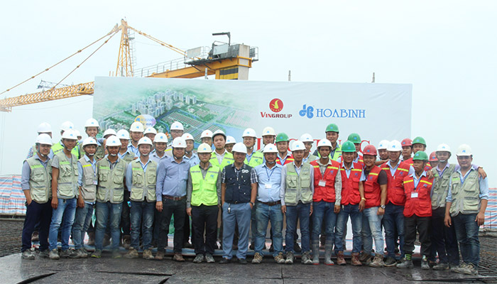 Tập đoàn Xây dựng Hòa Bình cất nóc vượt tiến độ Vincity Ocean Park