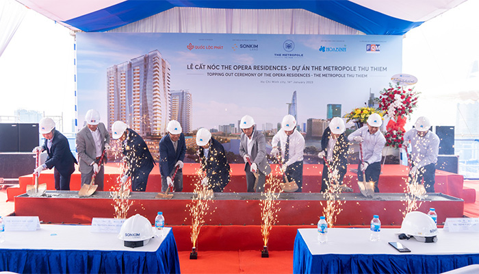 Hòa Bình cất nóc dự án The Opera Residence – Khu phức hợp Metropole Thủ Thiêm