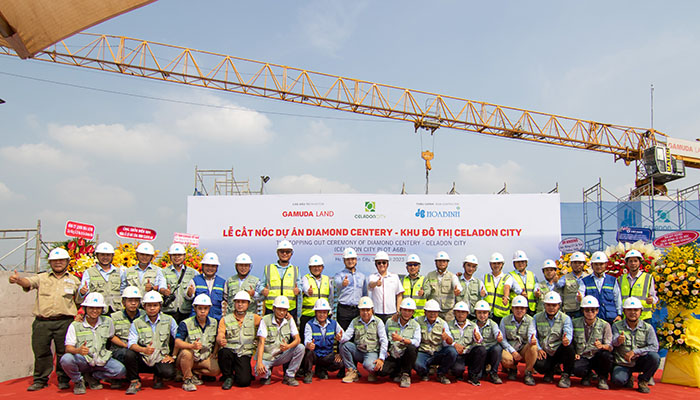 Hòa Bình cất nóc dự án Diamond Centery