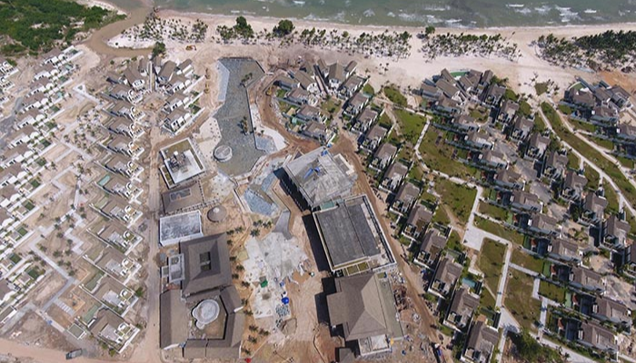 Tập đoàn Xây dựng Hòa Bình tổ chức Lễ cất nóc công trình Sun Premier Village Kem Beach Resort