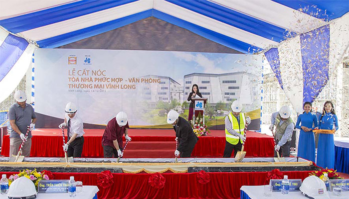 Hòa Bình cất nóc đúng tiến độ Tòa nhà phức hợp VP-TM Vĩnh Long