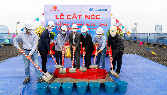 Hòa Bình cất nóc vượt tiến độ 30 ngày Tòa V8 Phân khu F3 Vinhomes Smart City