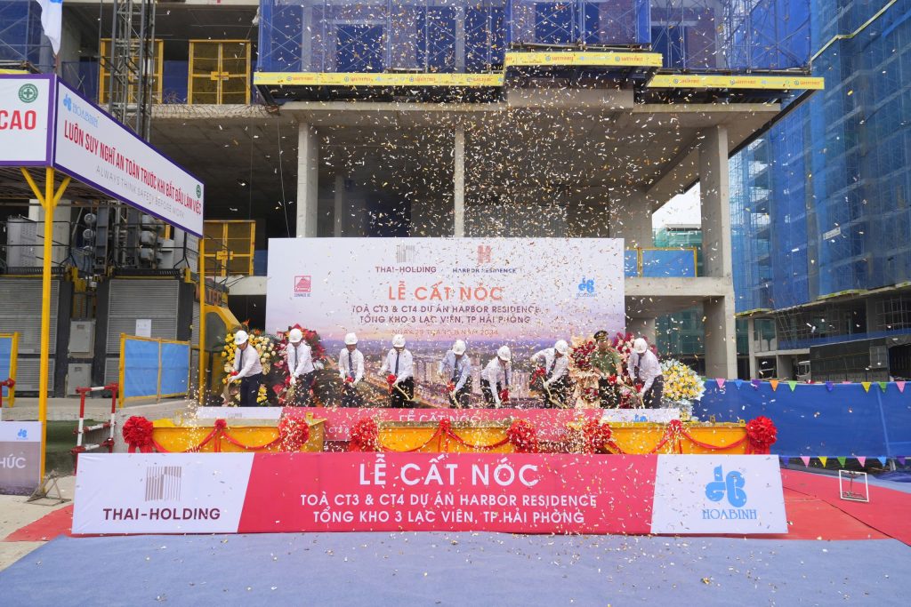 Hòa Bình cất nóc tòa CT4B dự án Khu Nhà ở Xã hội tại Tổng kho 3 Lạc Viên vượt tiến độ 3 ngày